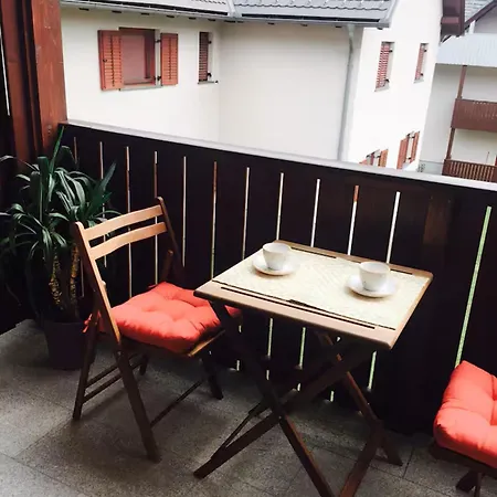 Happy Place Apartment *